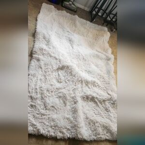 Fluffy White Shag Rug
